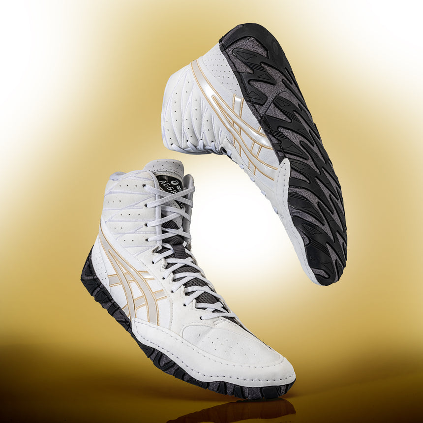 ASICS Aggressor 6 Wrestling Shoes in White and Gold hero image